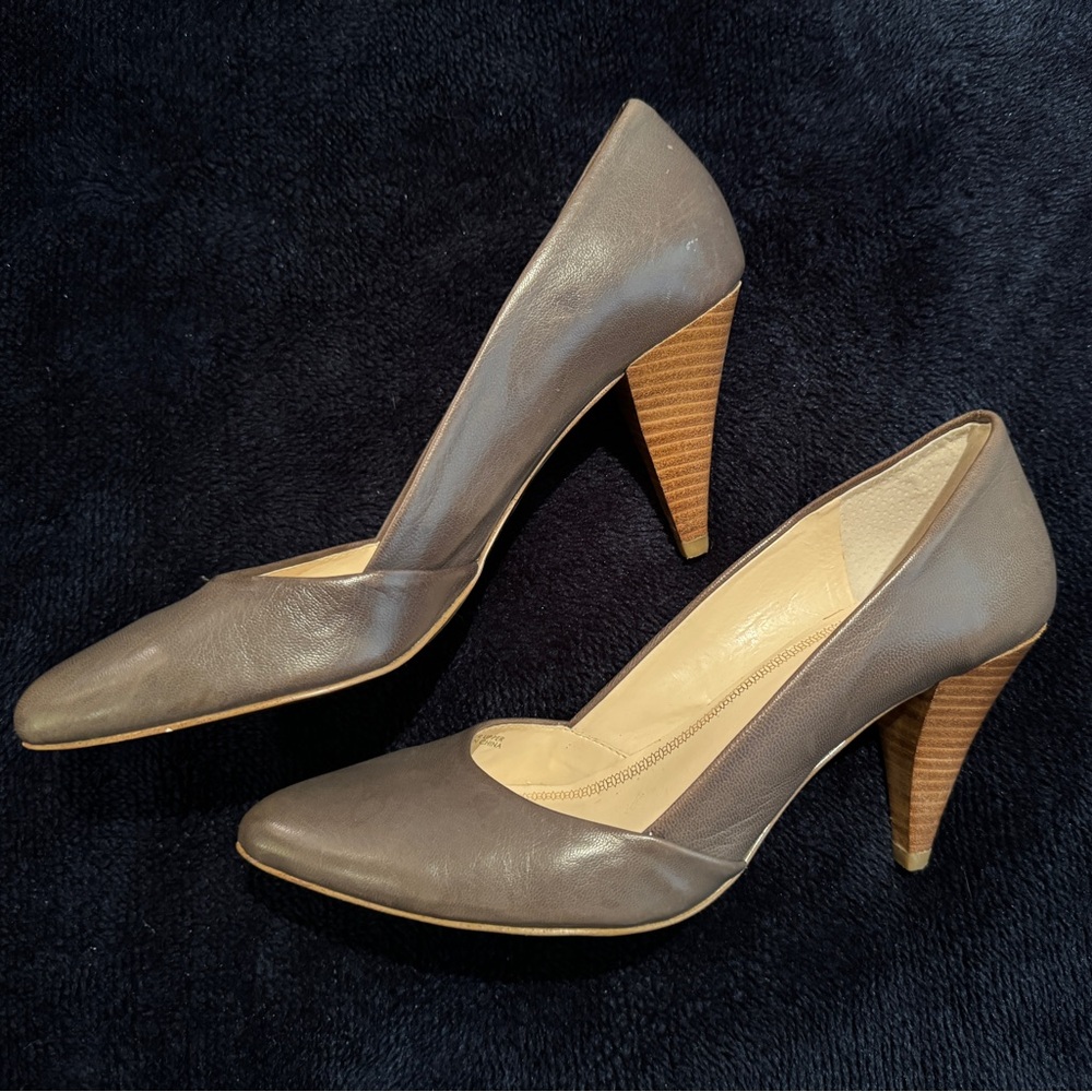 5 for $25 | Lightly Worn Tahiti Heels - Great for Work - Picture 3 of 6
